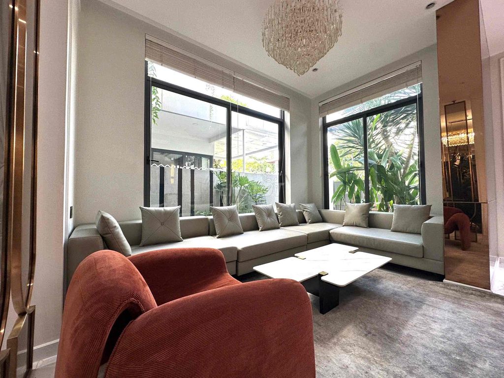 Rent a two-month Mỹ Hưng-five-price mansion - for only 132 million a month.