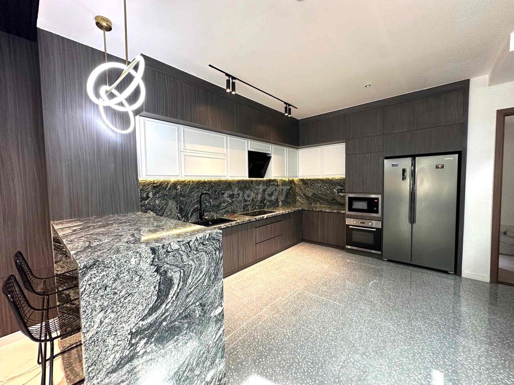 Rent a two-month Mỹ Hưng-five-price mansion - for only 132 million a month.