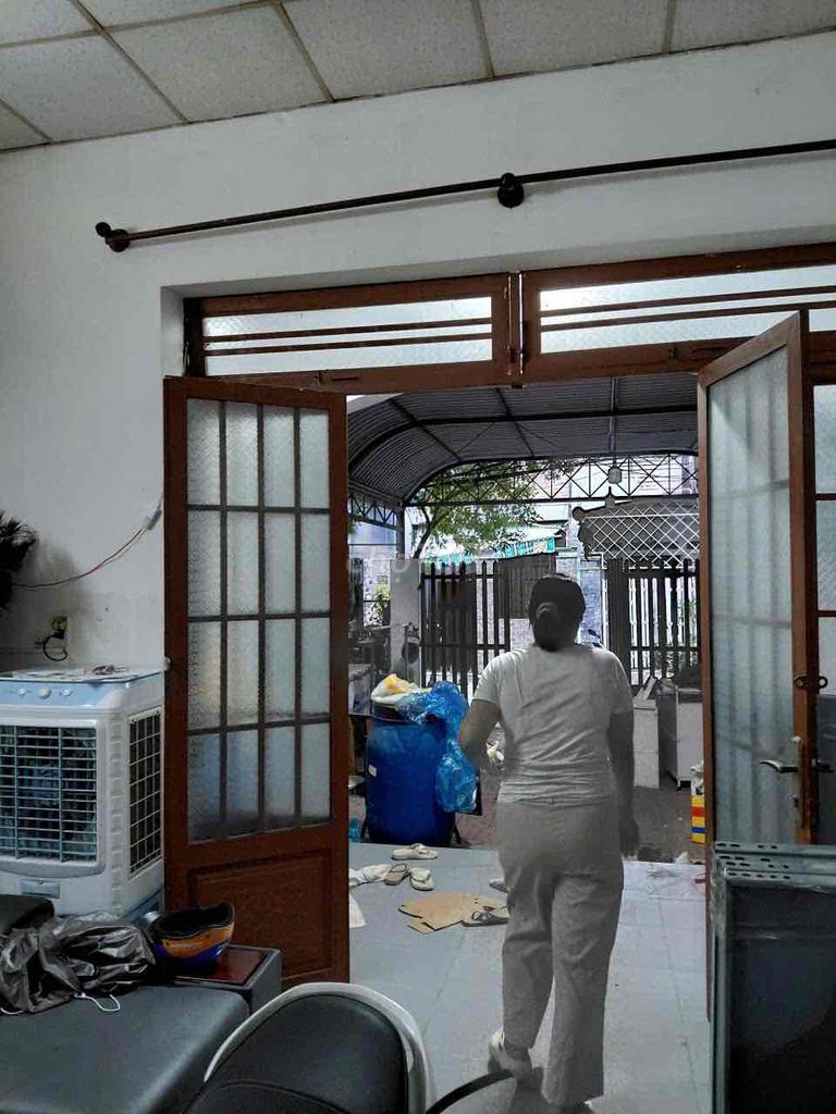 Rent the original house - large house, courtyard for car - suitable family