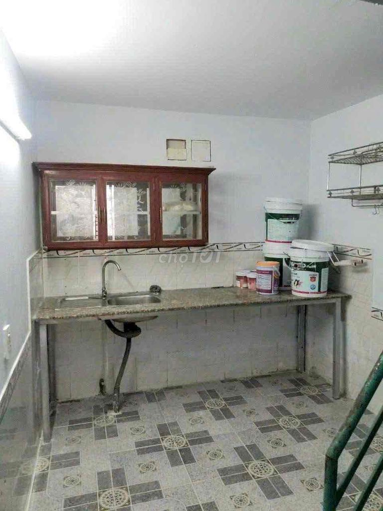 Rent 18 District 12 at 5 million a month near the station.