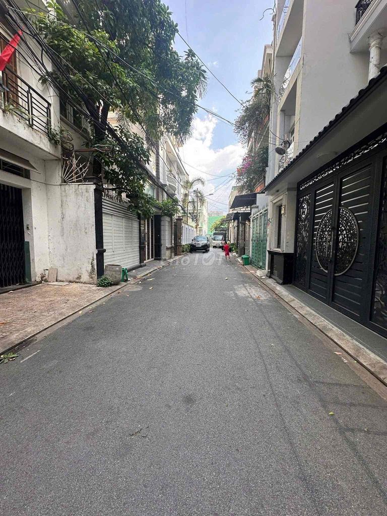 Rent four bedrooms - car alley - near town republic