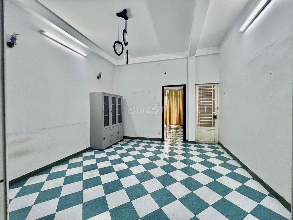 Rent four bedrooms - car alley - near town republic