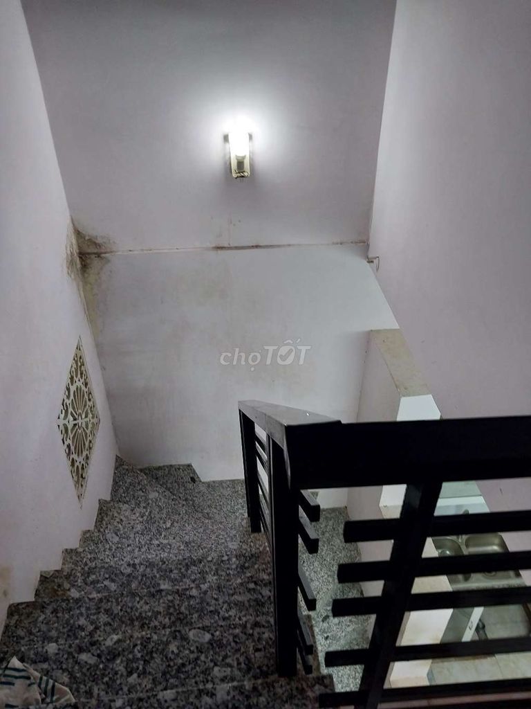 House 1 st 1 st floor, Thạnh Xuân, District 12.