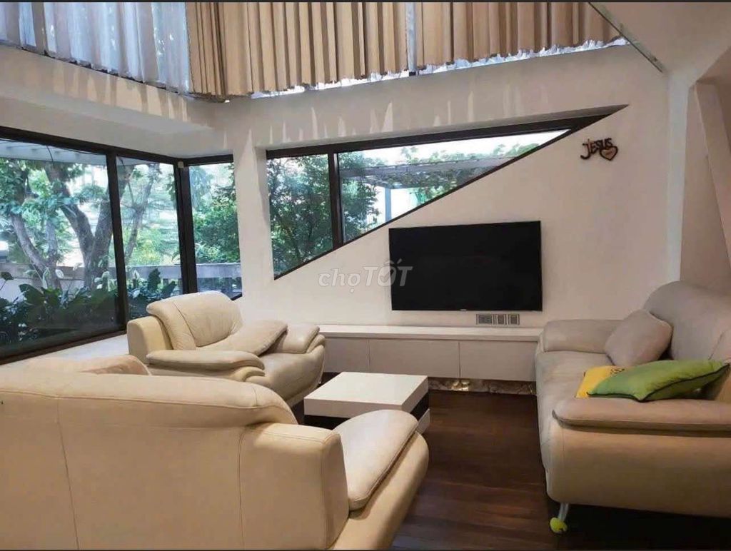 Rent a nice house-- Cao Đức Lân, District 2.
