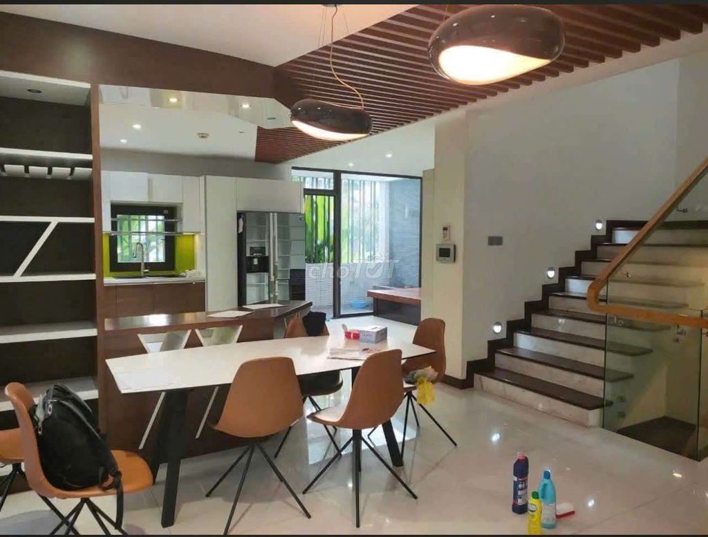 Rent a nice house-- Cao Đức Lân, District 2.