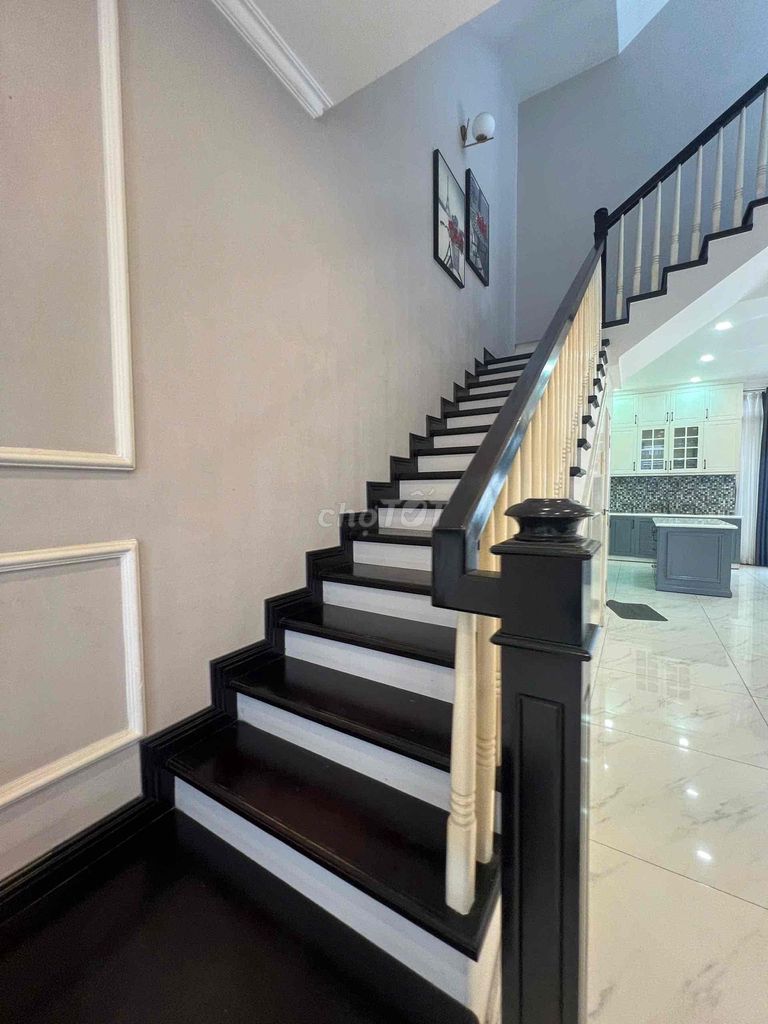 Kadric Lavila Phước Kiển Street. Full interior