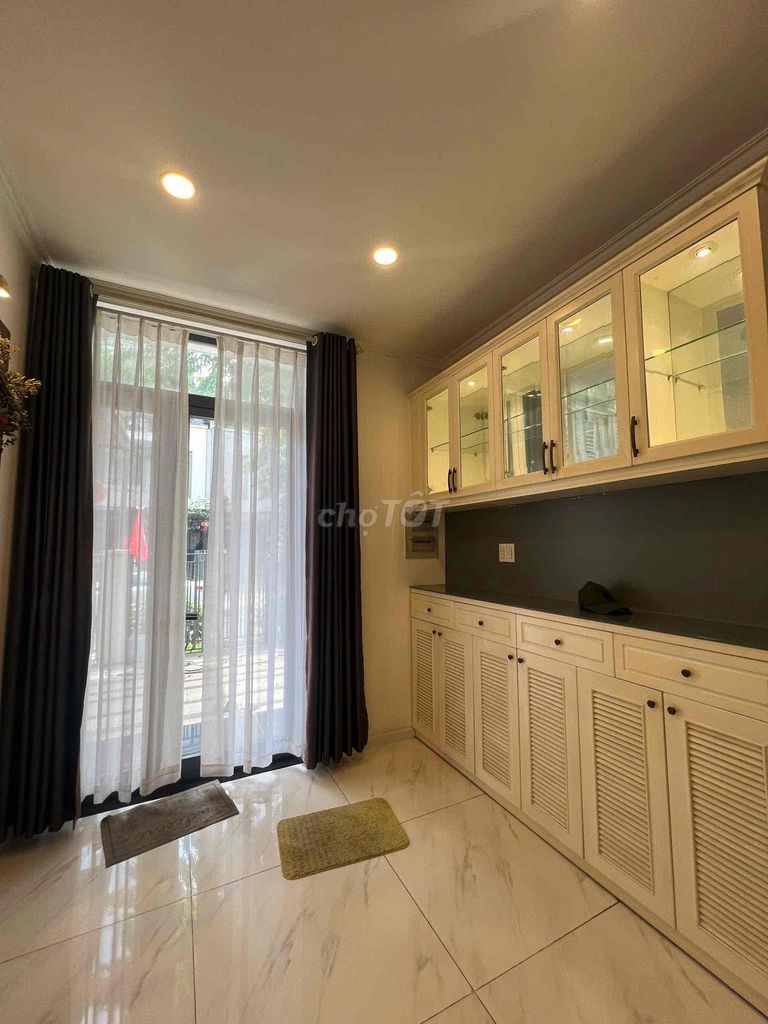 Kadric Lavila Phước Kiển Street. Full interior
