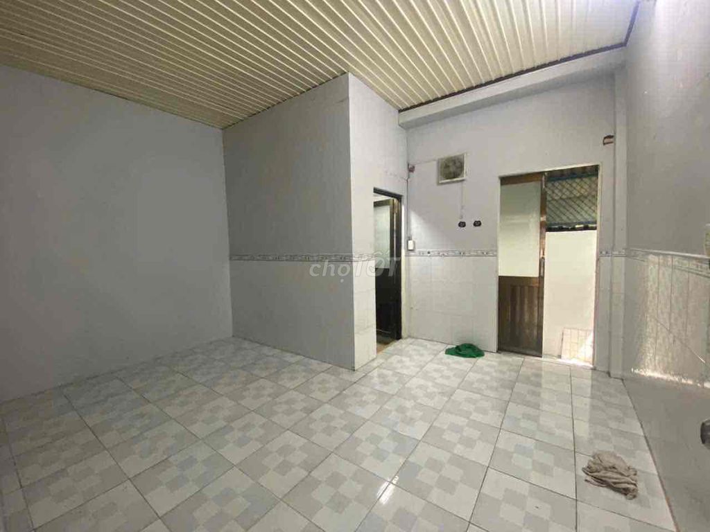 Rent a Nguyễn Sơn Tân Phú truckhouse.