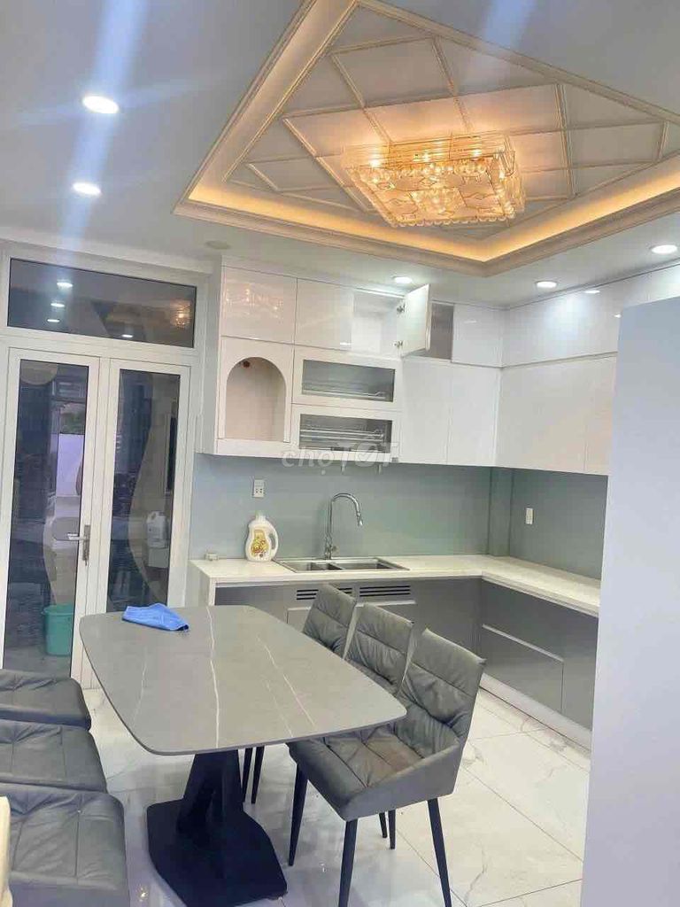 Rent the entire four rooms full of furniture. Security is quiet.