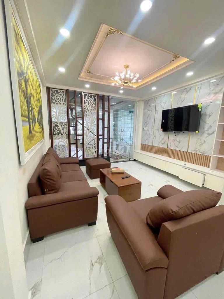 Rent the entire four rooms full of furniture. Security is quiet.