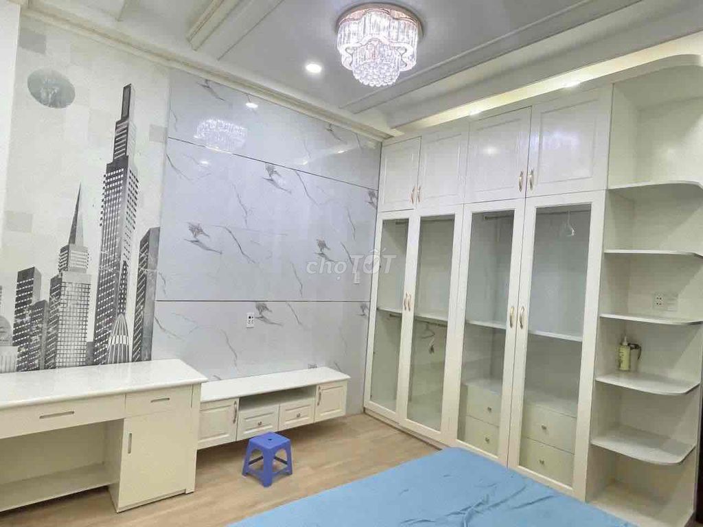 Rent the entire four rooms full of furniture. Security is quiet.