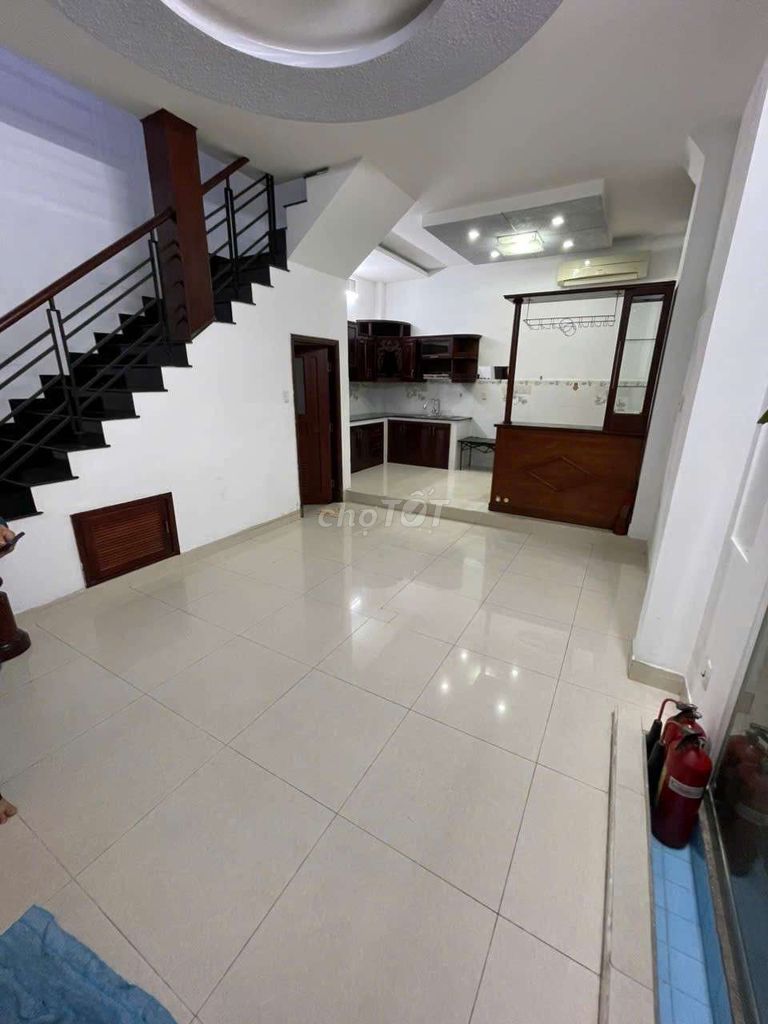 Rent Trần Quốc Thảo 4 bedrooms for 18 million toilets.