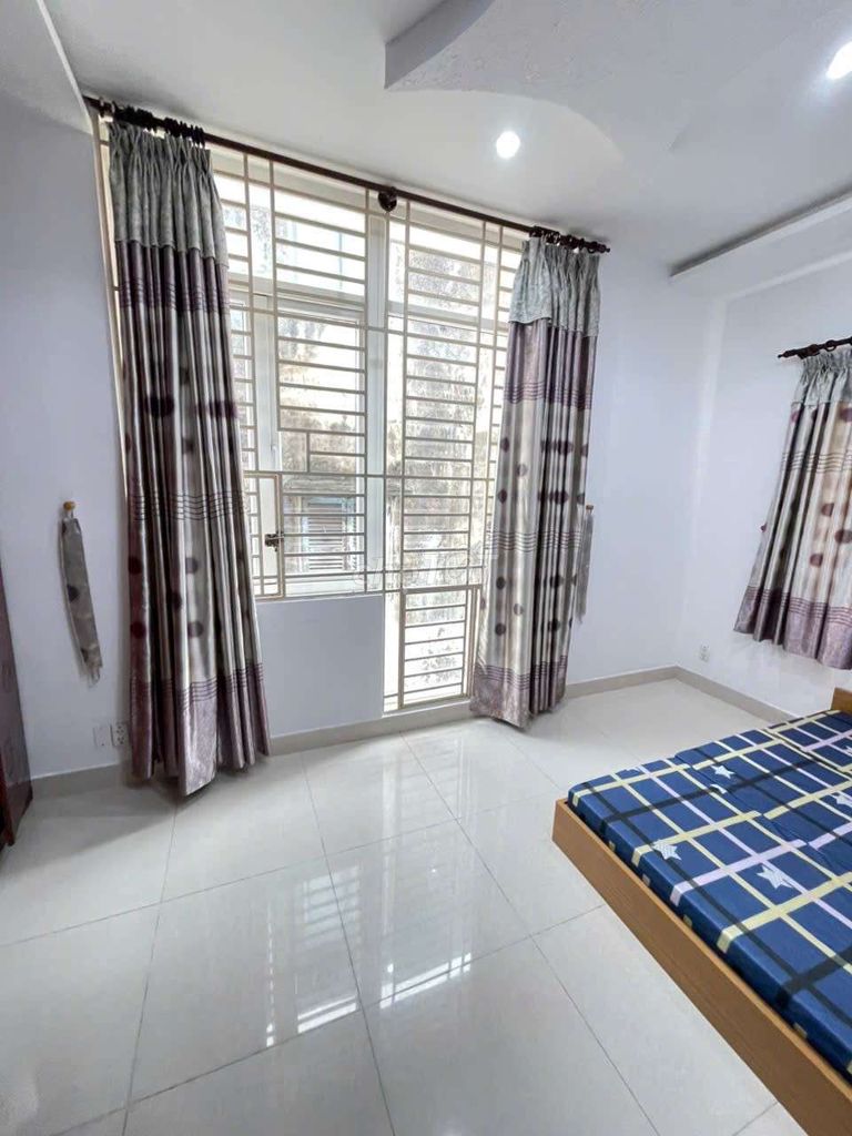 Rent Trần Quốc Thảo 4 bedrooms for 18 million toilets.