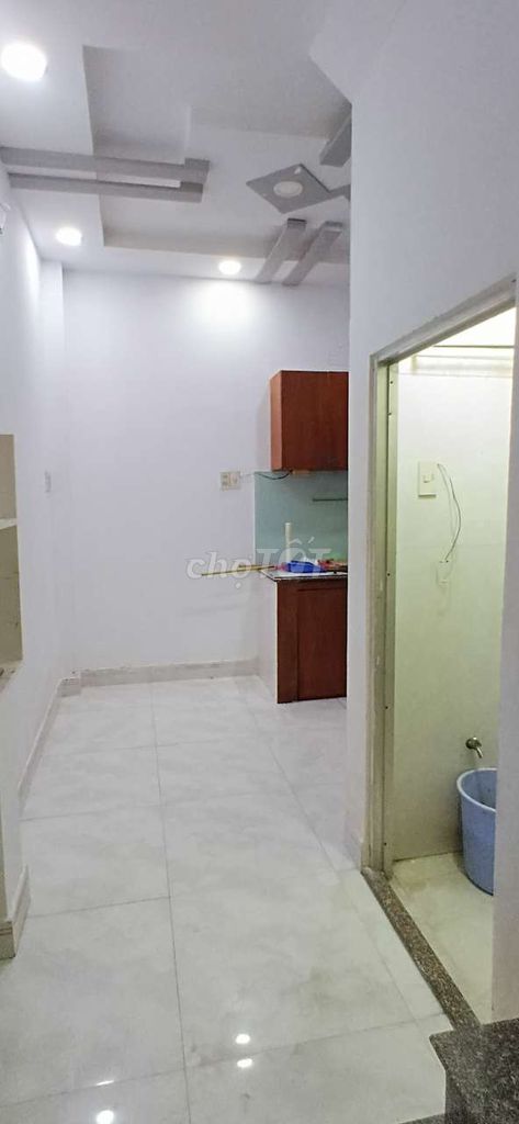 New paint house, 3.5 9, 4 bedroom 3 roof toilets, right at Hung University.