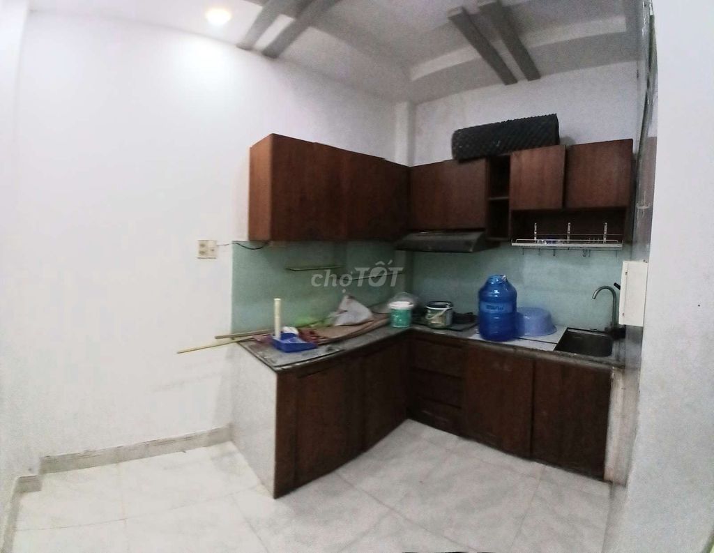New paint house, 3.5 9, 4 bedroom 3 roof toilets, right at Hung University.