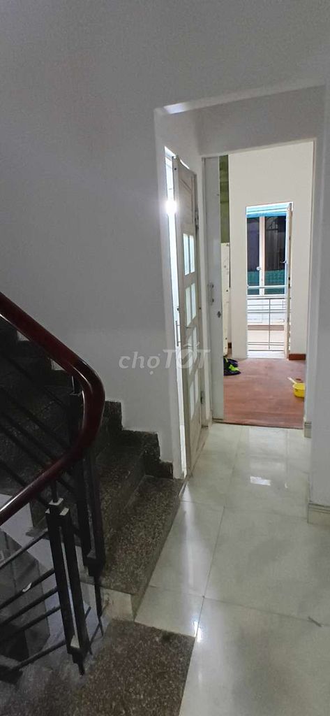 New paint house, 3.5 9, 4 bedroom 3 roof toilets, right at Hung University.