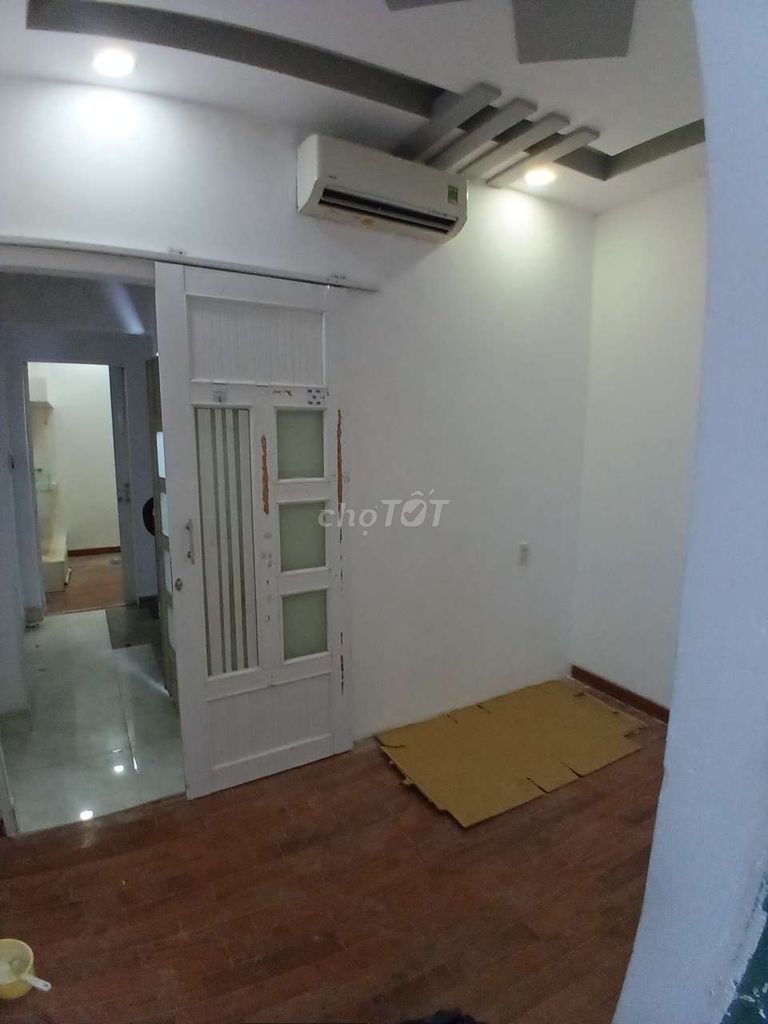 New paint house, 3.5 9, 4 bedroom 3 roof toilets, right at Hung University.
