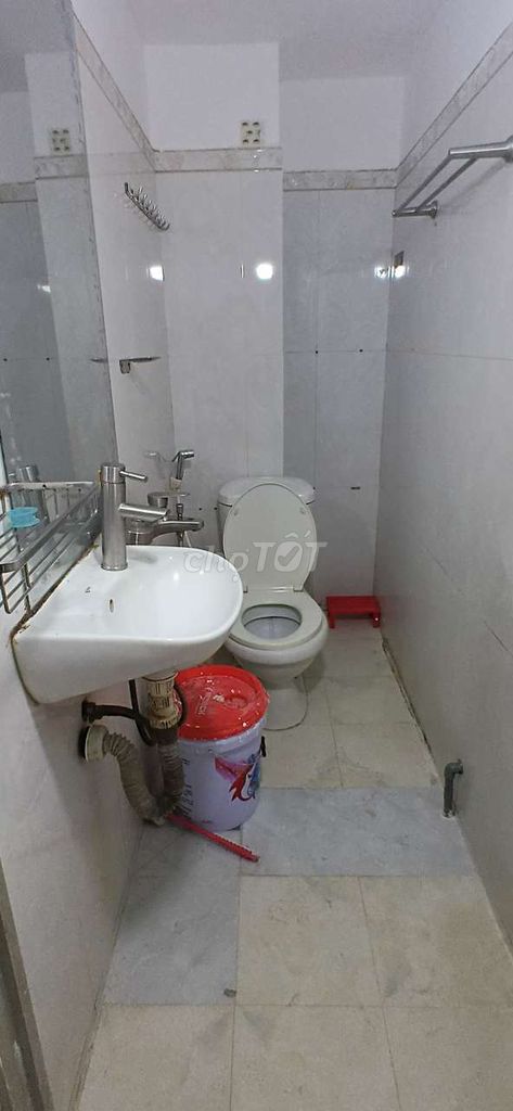New paint house, 3.5 9, 4 bedroom 3 roof toilets, right at Hung University.