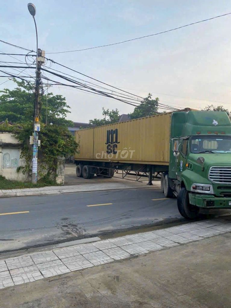 The square root 5 x 40 meters, the front of Shanshan 22, near Ting 10