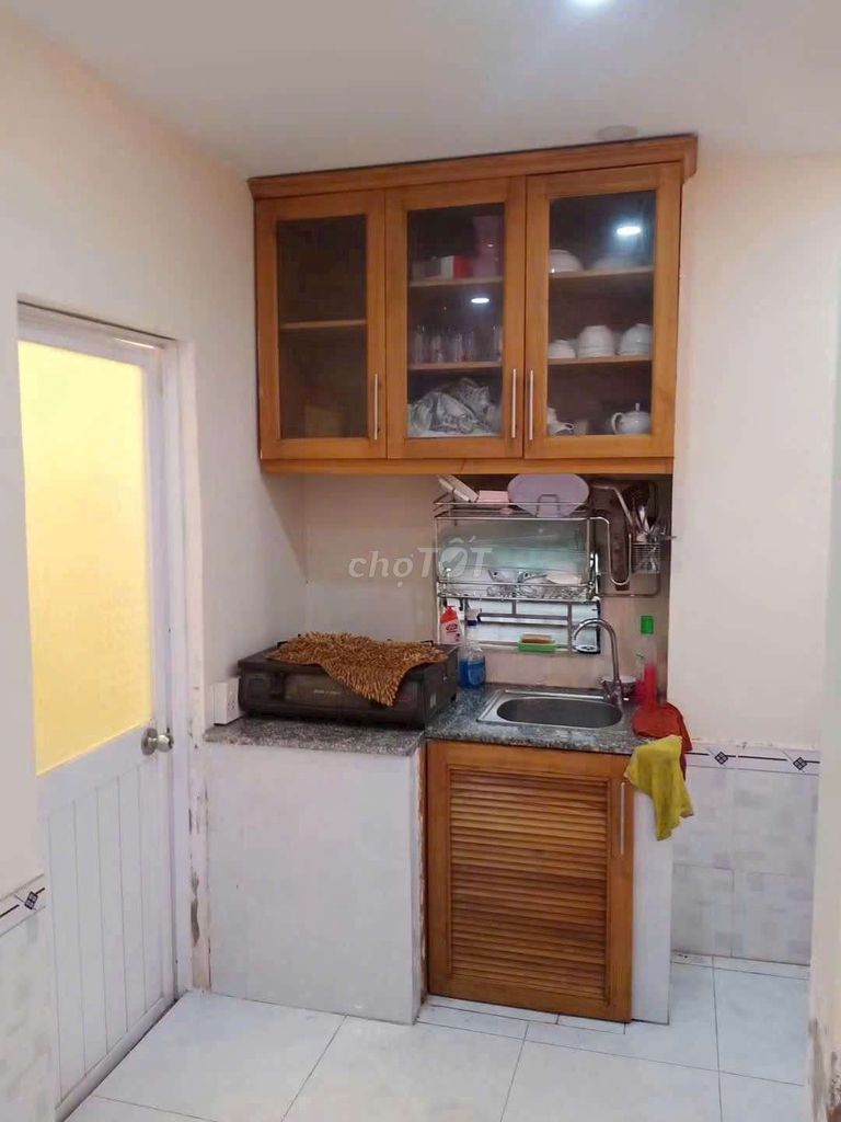 Rent the whole place right now. chợ thạnh Xuân. District 12. Six million a month.