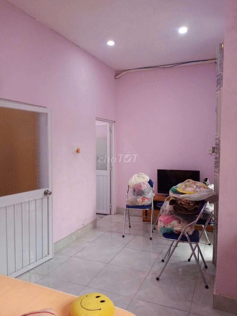 Rent the whole place right now. chợ thạnh Xuân. District 12. Six million a month.