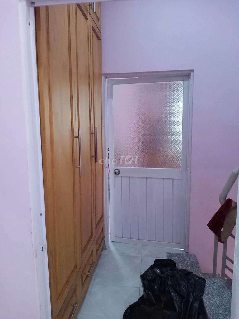 Rent the whole place right now. chợ thạnh Xuân. District 12. Six million a month.