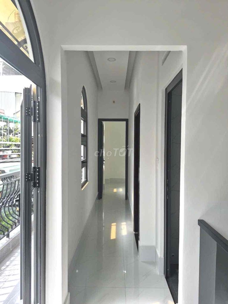 The new two-sided corner of the building 5.5-15 M has three bedrooms. Two Lê Văn Thọ-7.8 Gò Vấp toilets.