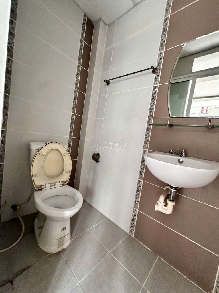 The owner of the four-story rented house right at the University of hutec