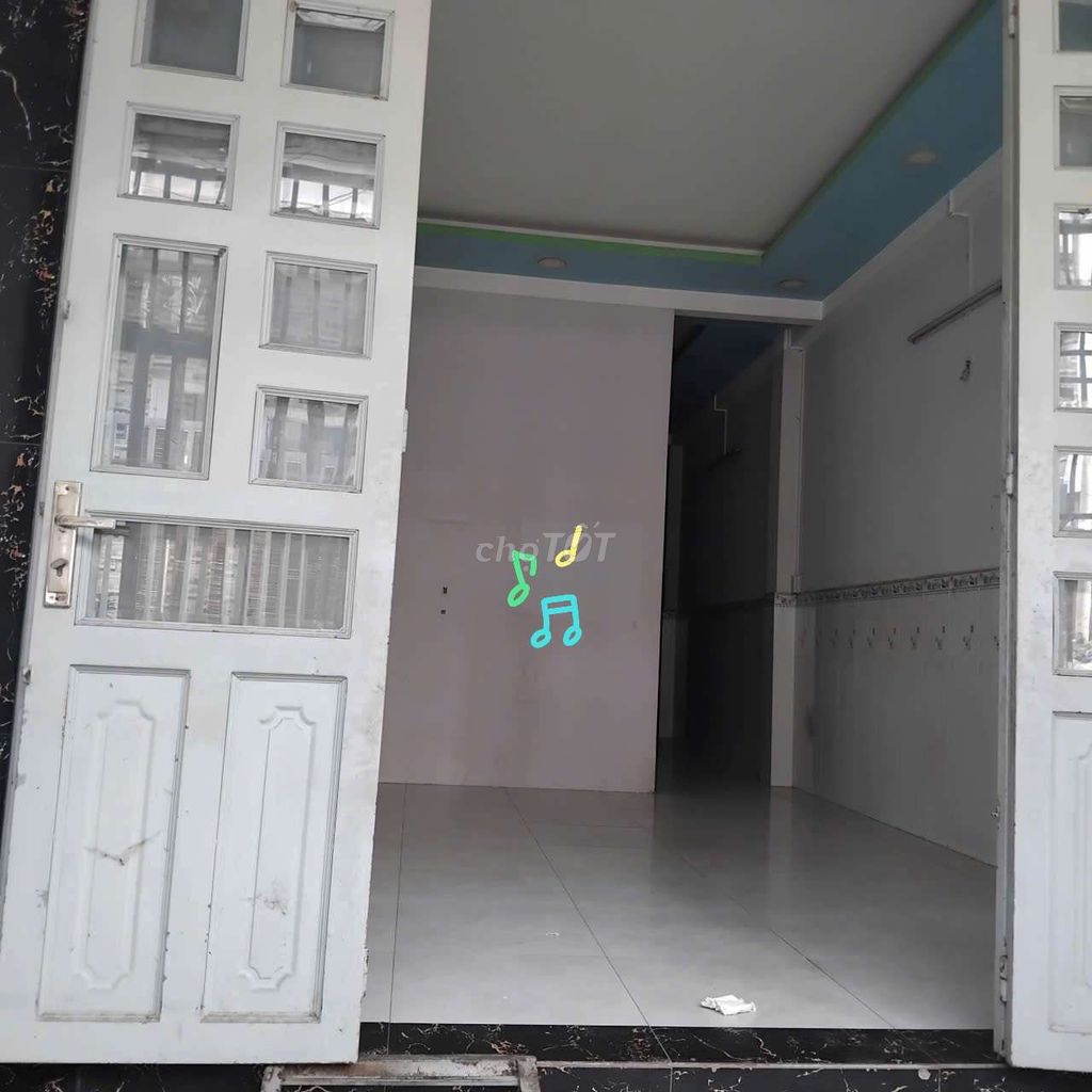 Renting the entire three bedrooms for only seven and a half million.