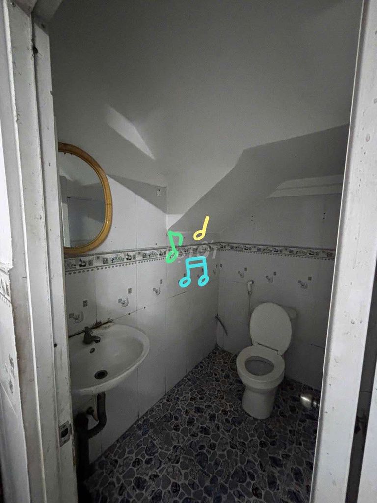 Renting the entire three bedrooms for only seven and a half million.