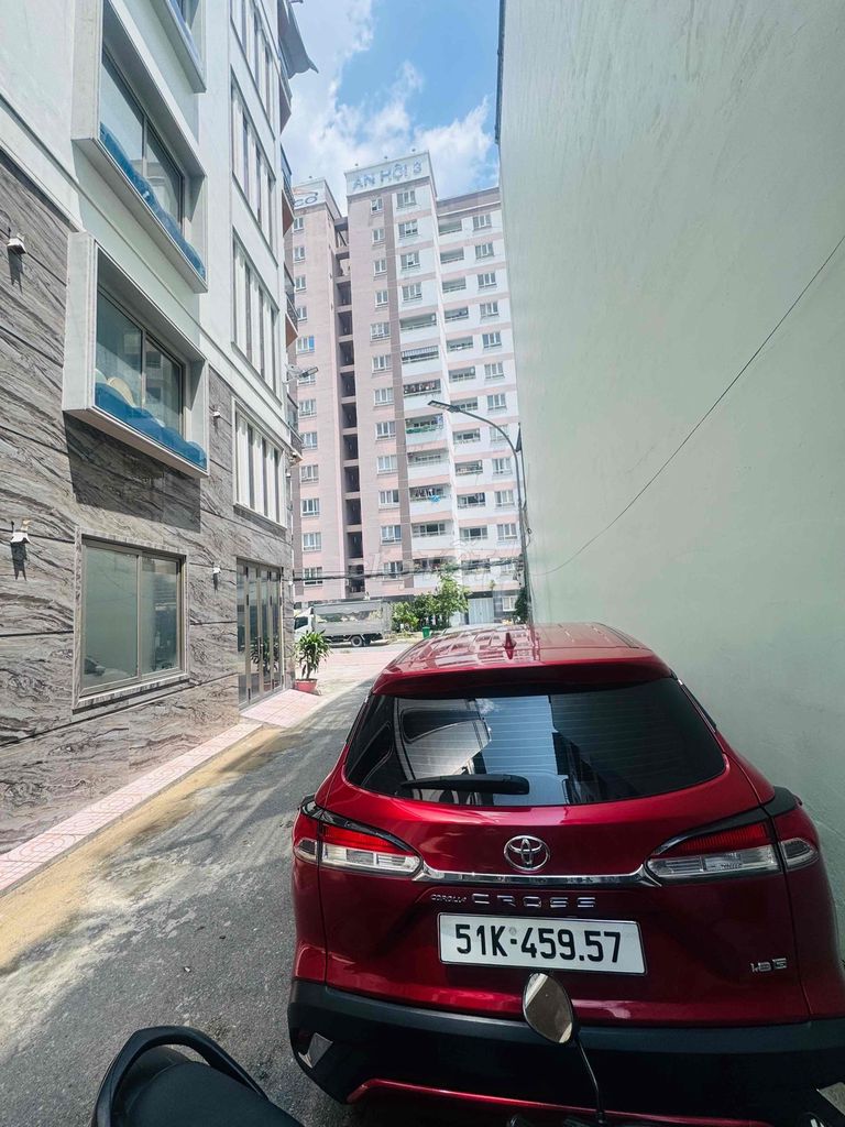 The beautiful new house in 257 next to the Phạm Văn Chiêu 770.