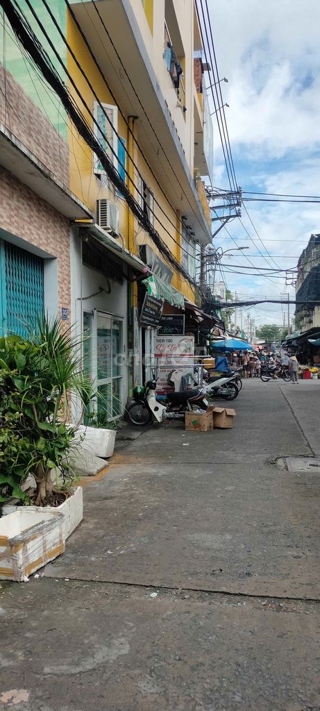 Rent an 8-meter Bình Long market house