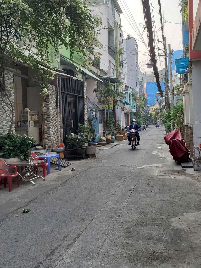 Rent the corner of the Lạc Long Quân, 770 9, Tân Bình