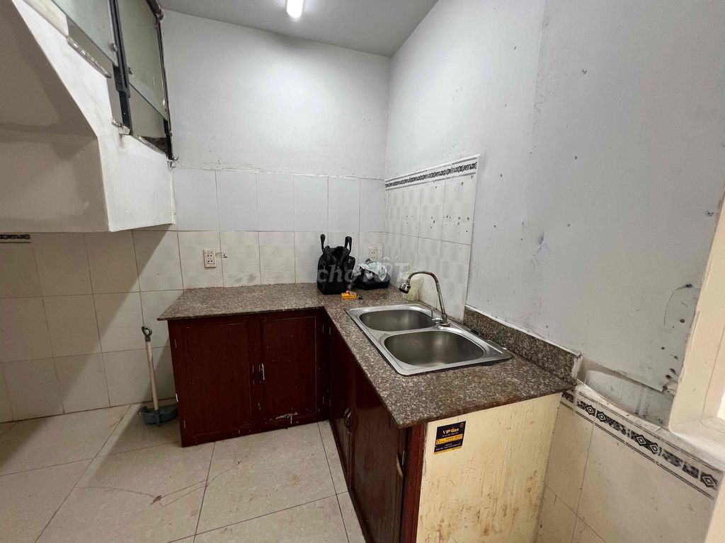 Rent a cash house at 8 million and 7 million a month.