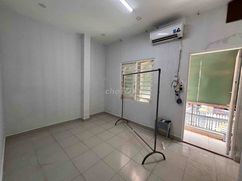Rent a cash house at 8 million and 7 million a month.