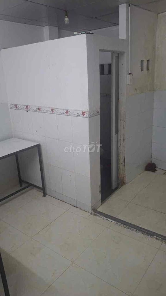 Rent an alley house on Huỳnh Tấn Phát 6 million.