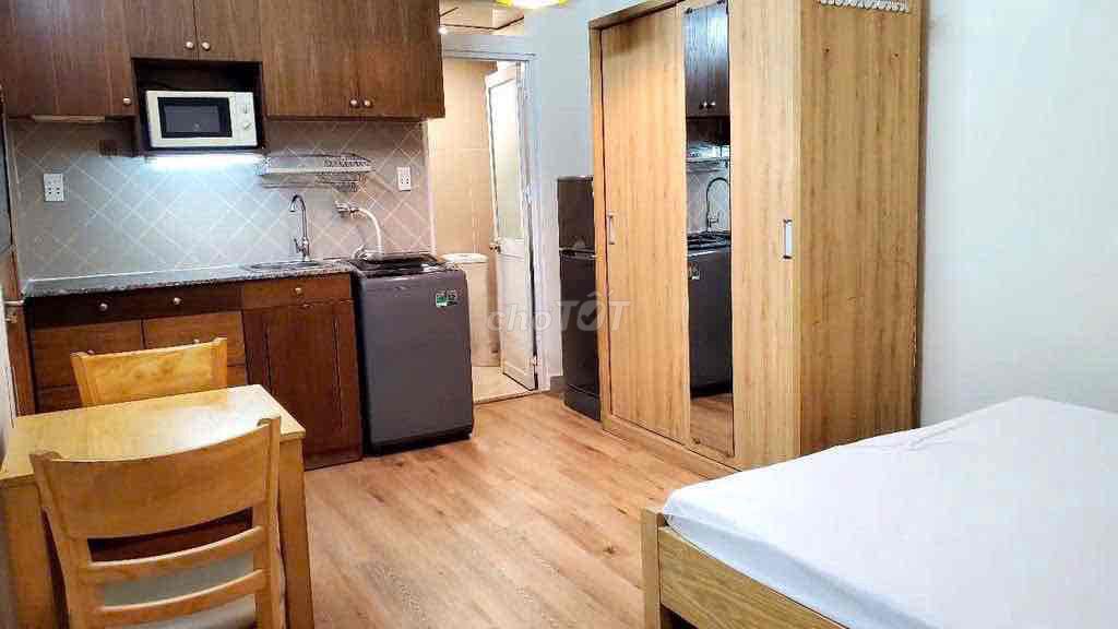 Nine bedrooms, ten toilets, please.