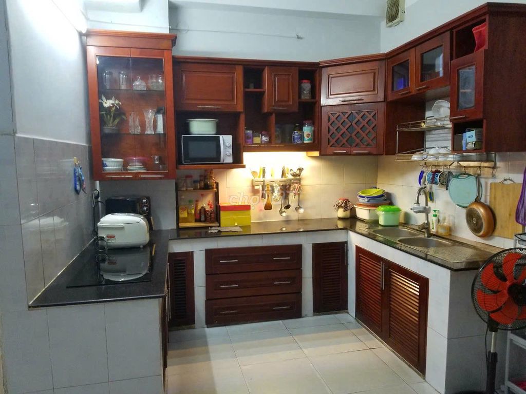 5 x 21st floor roof 3 bedroom 2 basic interior toilets