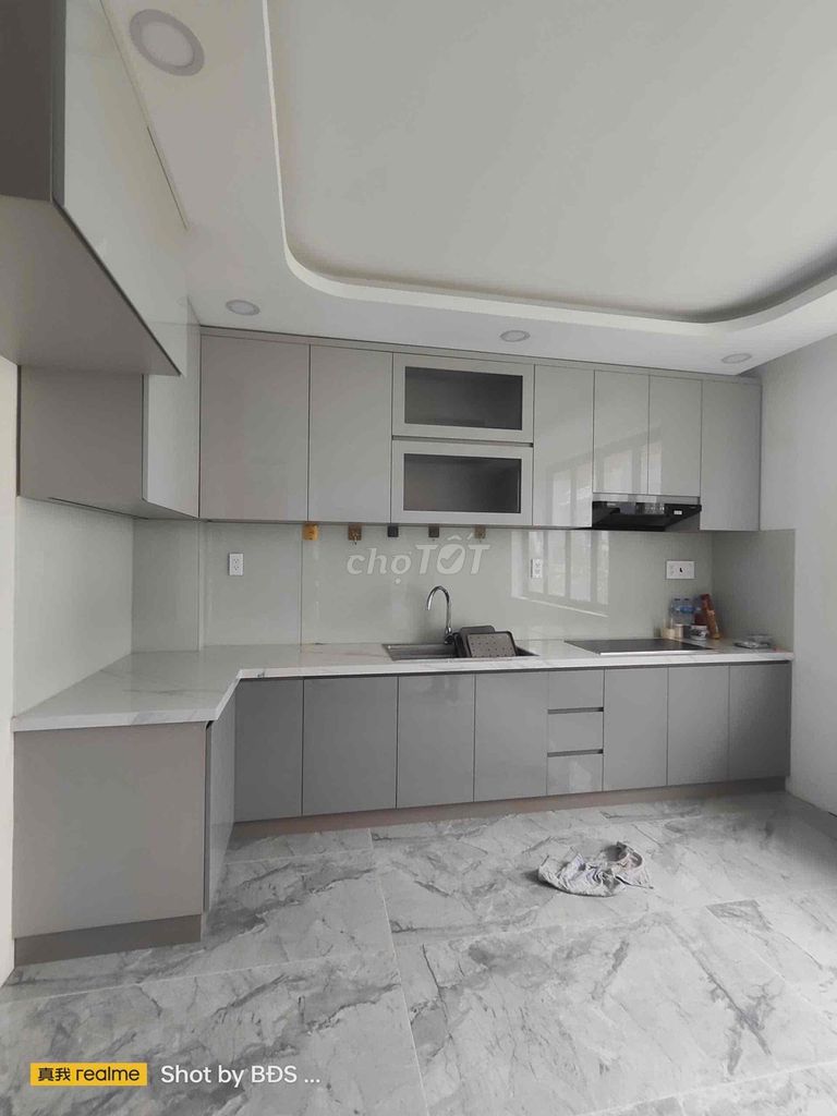 The beautiful 6th floor has 6 bedrooms 8 toilets with an elevator of ql13 near the Great Hakim 30 million
