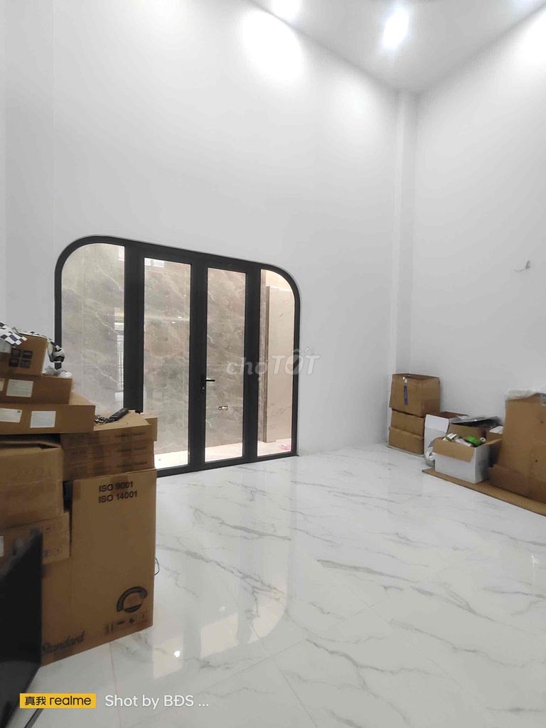 The beautiful 6th floor has 6 bedrooms 8 toilets with an elevator of ql13 near the Great Hakim 30 million
