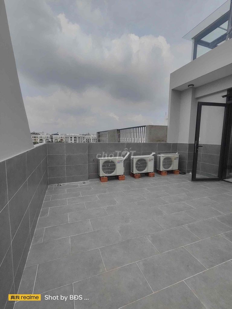 The beautiful 6th floor has 6 bedrooms 8 toilets with an elevator of ql13 near the Great Hakim 30 million