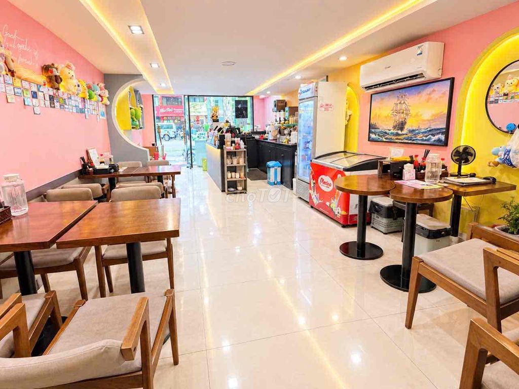 Trần Hưng Đạo Front House, Cô Giang, District 1,