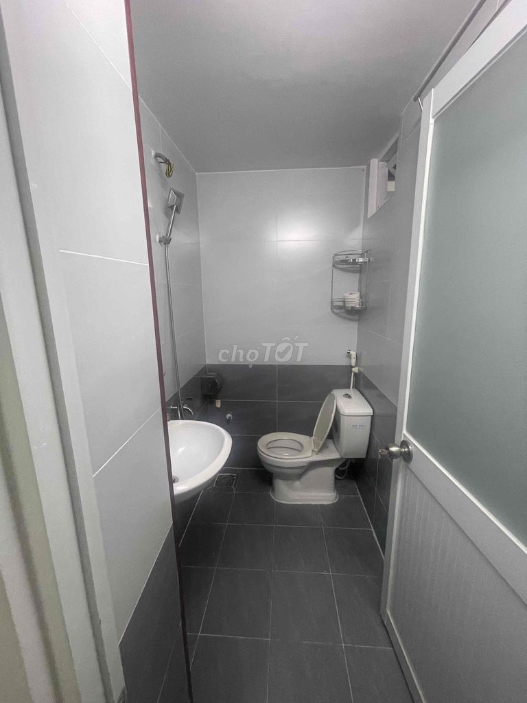 The two-story flight of st 5 11 M has four bedrooms, four toilets, Phạm Văn Chiêu.