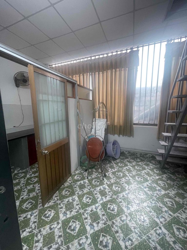 The two-story flight of st 5 11 M has four bedrooms, four toilets, Phạm Văn Chiêu.