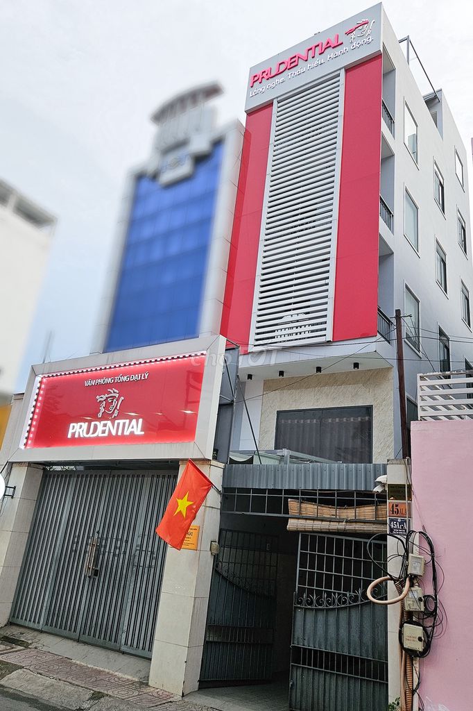 Renting the entire Song Chun village, on the central street