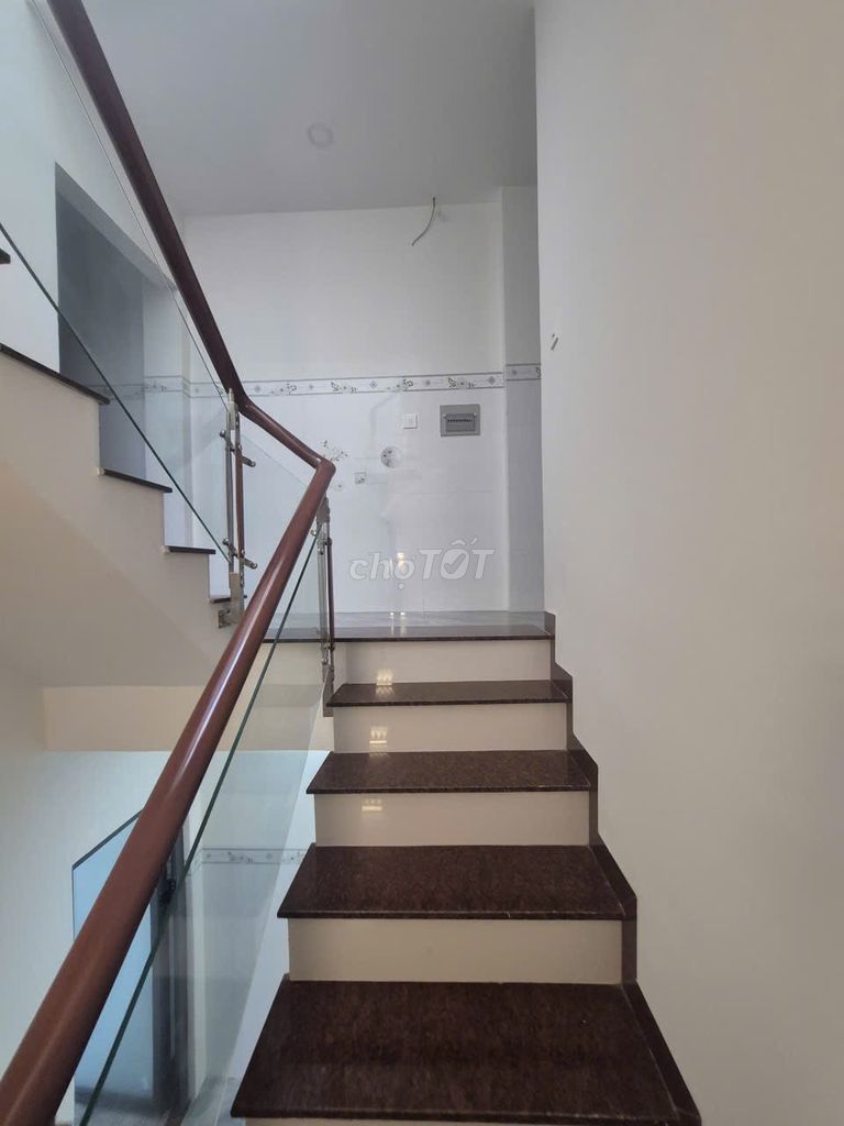 Rent a new house 100 percent area: 4 x14 at 15 million, 1 million,2 floors,Linh Đông,Thủ Đức