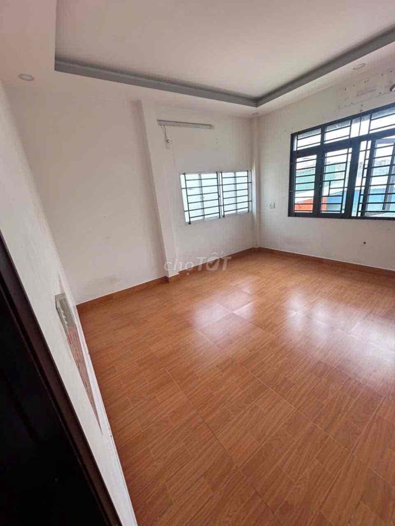 3rd floor bedroom with 11 million roofs.