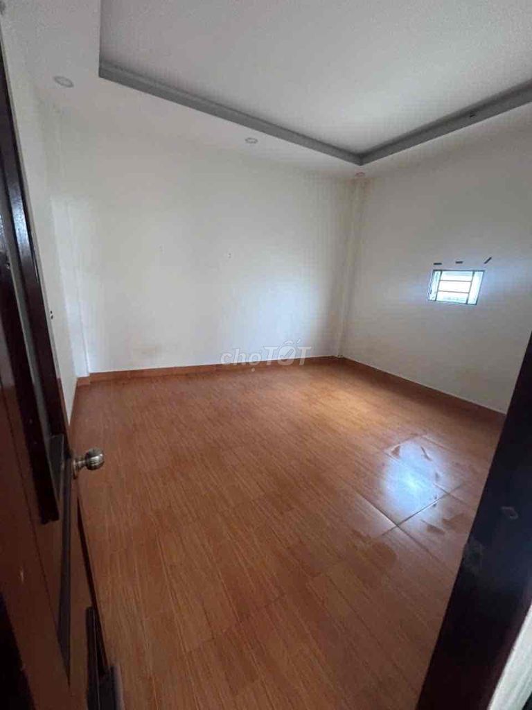 3rd floor bedroom with 11 million roofs.