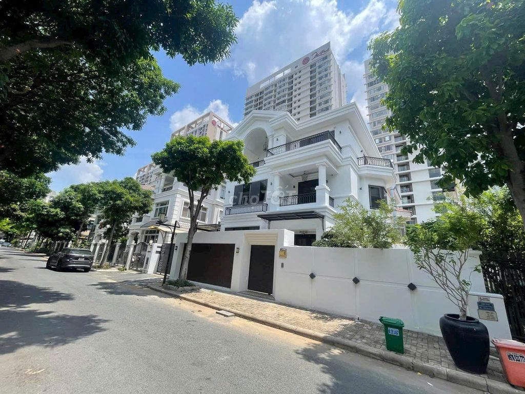 Rent a single and fit-of-the-art villa - 120 million a month.