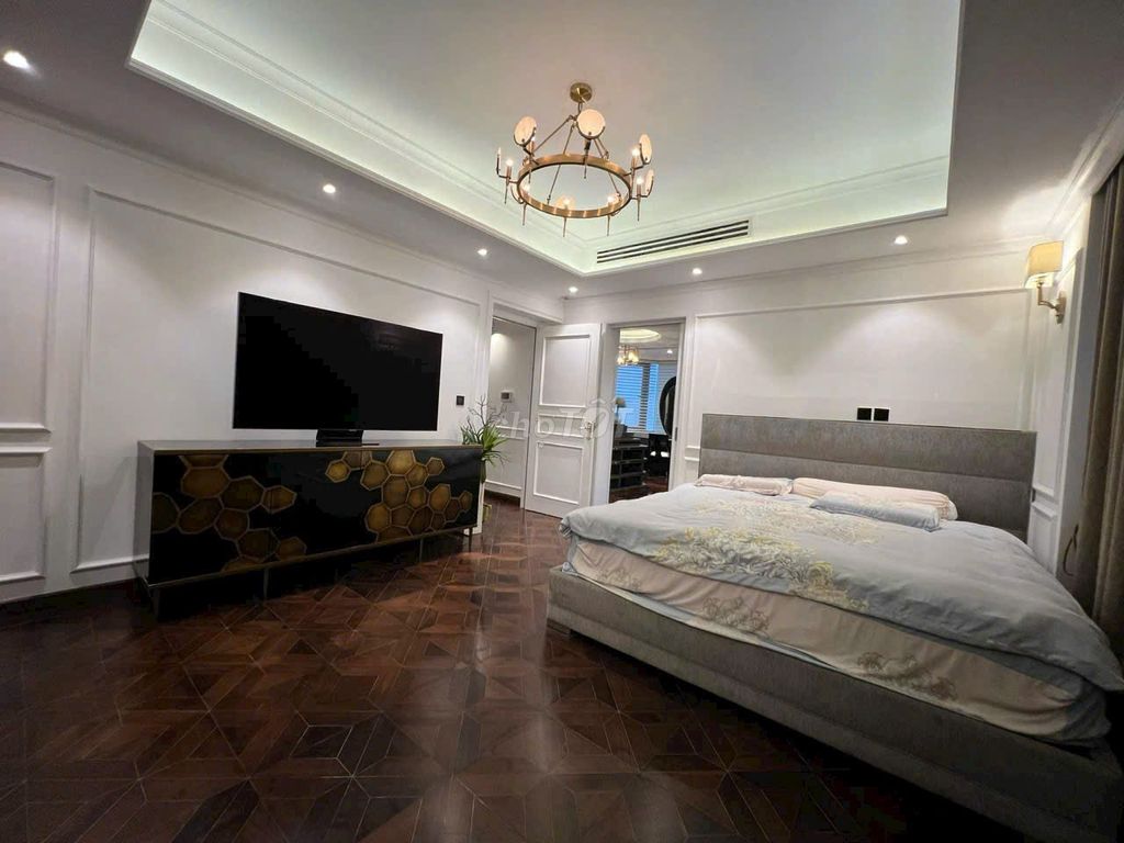 Rent a single and fit-of-the-art villa - 120 million a month.
